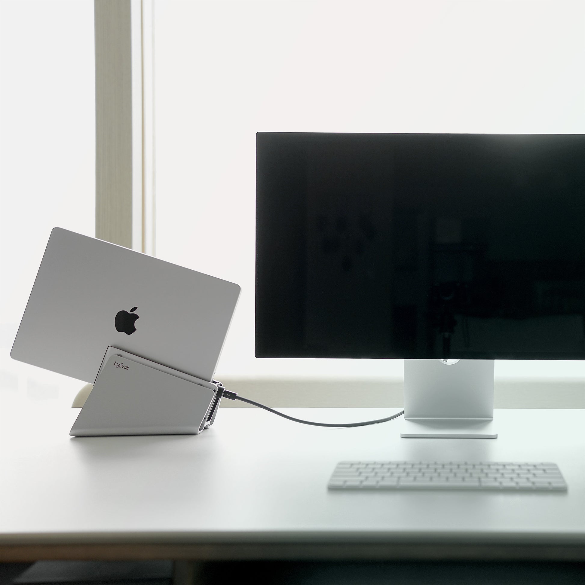 Tyonit-Tiltsnap stand for MacBook Pro